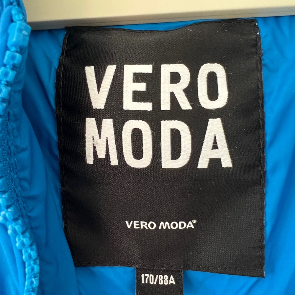 Vera Moda Down Jacket. - Picture 3 of 3